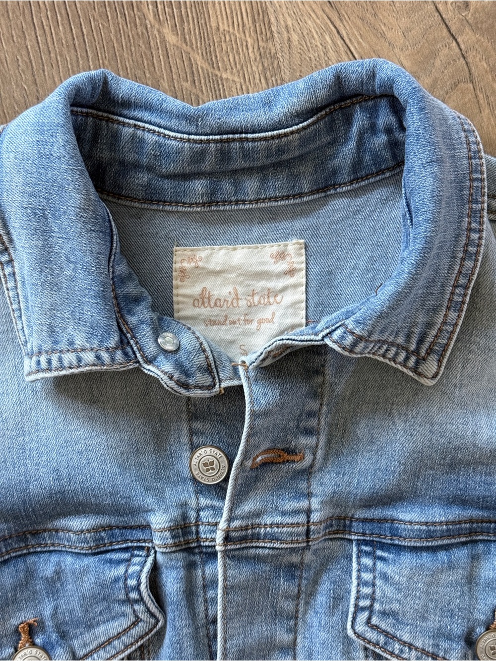 Altar'd State Light Wash Denim Short Sleeve Romper size small - Picture 3 of 13